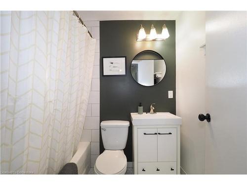 14-35 Breckenridge Drive, Kitchener, ON - Indoor Photo Showing Bathroom