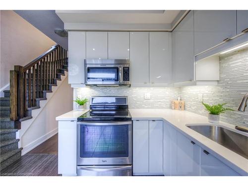 19-342 Mill Street, Kitchener, ON - Indoor Photo Showing Kitchen With Upgraded Kitchen