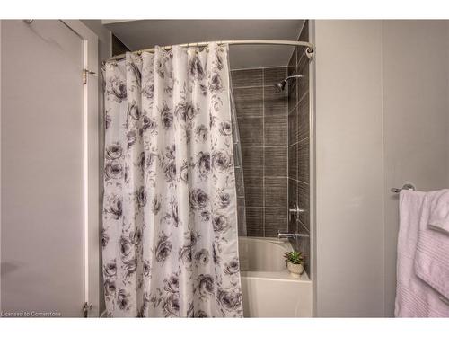 19-342 Mill Street, Kitchener, ON - Indoor Photo Showing Bathroom