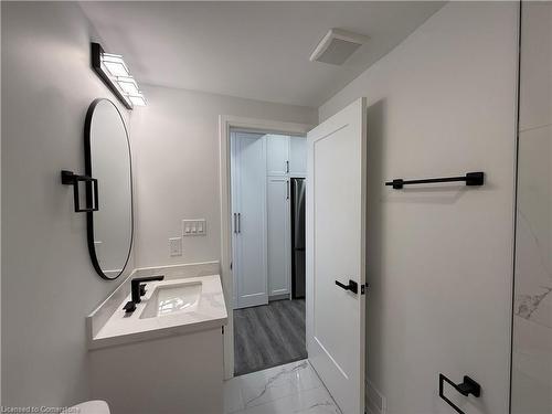 3-169 Fifth Avenue, Kitchener, ON - Indoor Photo Showing Bathroom