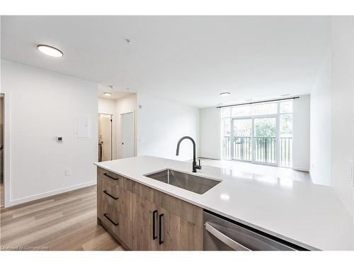 204-24 Union Street E, Waterloo, ON - Indoor Photo Showing Kitchen