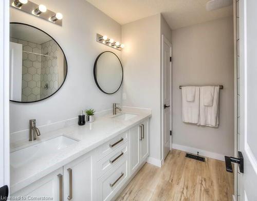 61 Wilkinson Avenue, Cambridge, ON - Indoor Photo Showing Bathroom