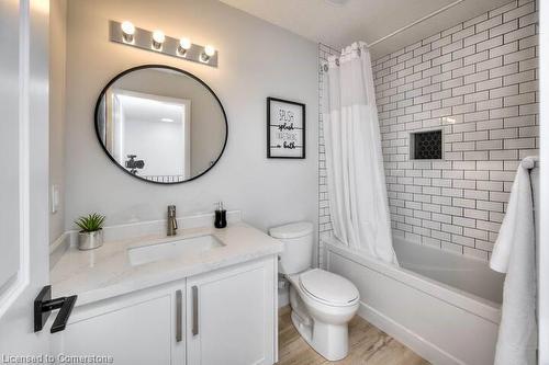 61 Wilkinson Avenue, Cambridge, ON - Indoor Photo Showing Bathroom