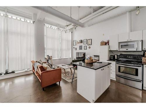 217-404 King Street W, Kitchener, ON - Indoor Photo Showing Kitchen