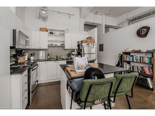 217-404 King Street W, Kitchener, ON - Indoor Photo Showing Kitchen