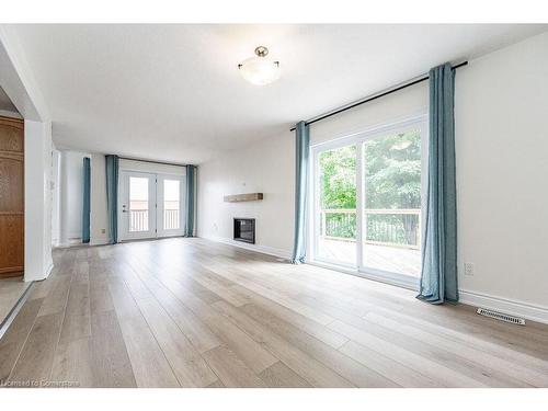 358 New Forest Court, Waterloo, ON - Indoor Photo Showing Living Room With Fireplace