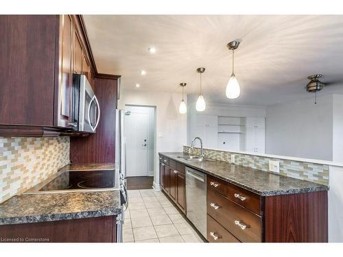 101-1106 Jalna Boulevard, London, ON - Indoor Photo Showing Kitchen With Double Sink