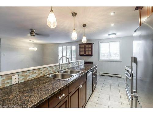 101-1106 Jalna Boulevard, London, ON - Indoor Photo Showing Kitchen With Double Sink