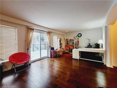 405 White Birch Avenue, Waterloo, ON - Indoor Photo Showing Living Room