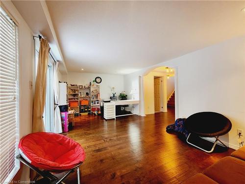 405 White Birch Avenue, Waterloo, ON - Indoor Photo Showing Living Room