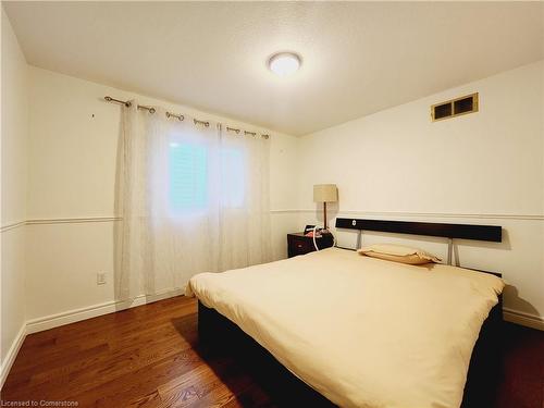 405 White Birch Avenue, Waterloo, ON - Indoor Photo Showing Bedroom