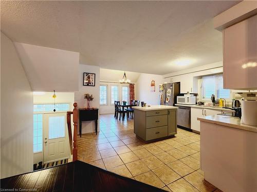 405 White Birch Avenue, Waterloo, ON - Indoor Photo Showing Kitchen