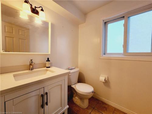 405 White Birch Avenue, Waterloo, ON - Indoor Photo Showing Bathroom