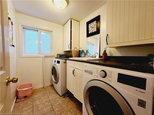 405 White Birch Avenue, Waterloo, ON - Indoor Photo Showing Laundry Room