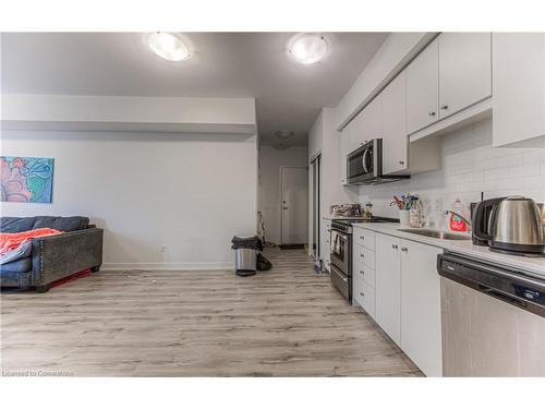 416-110 Fergus Avenue, Kitchener, ON - Indoor Photo Showing Kitchen