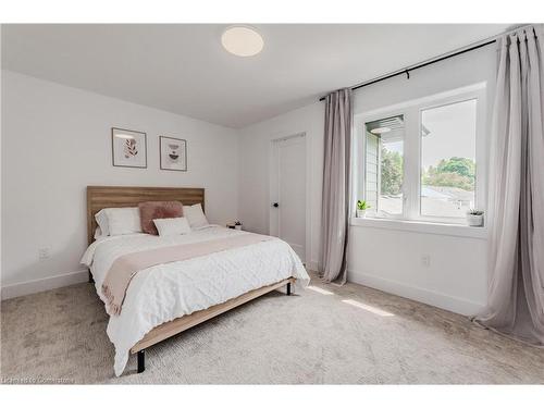 195 Riverbank Drive, Cambridge, ON - Indoor Photo Showing Bedroom