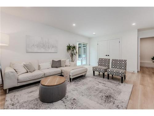 195 Riverbank Drive, Cambridge, ON - Indoor Photo Showing Living Room