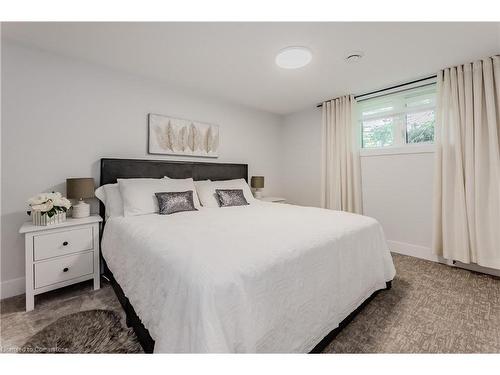 195 Riverbank Drive, Cambridge, ON - Indoor Photo Showing Bedroom