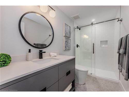 195 Riverbank Drive, Cambridge, ON - Indoor Photo Showing Bathroom