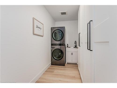 195 Riverbank Drive, Cambridge, ON - Indoor Photo Showing Laundry Room