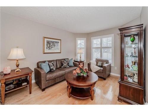 425 Pastern Trail, Waterloo, ON - Indoor Photo Showing Living Room