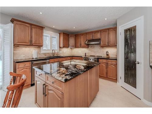 425 Pastern Trail, Waterloo, ON - Indoor Photo Showing Kitchen