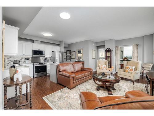 906-170 Water Street N, Cambridge, ON - Indoor Photo Showing Living Room