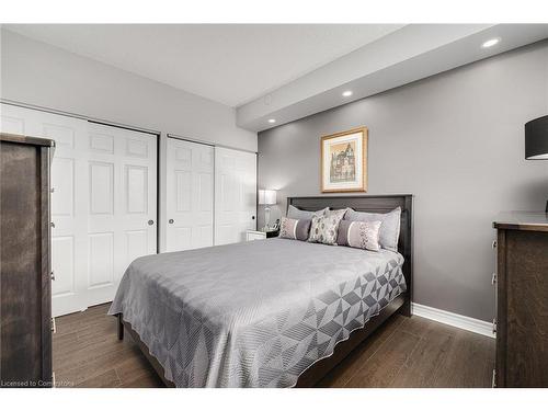 906-170 Water Street N, Cambridge, ON - Indoor Photo Showing Bedroom