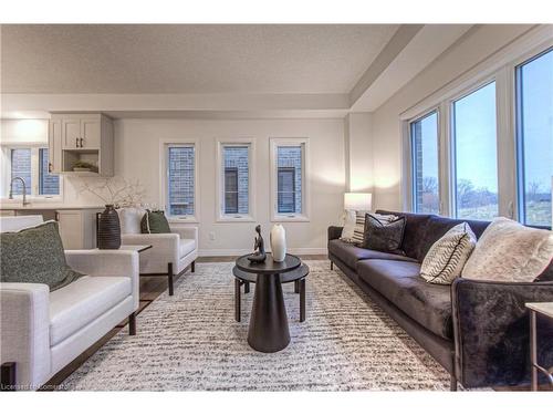 252 Green Gate Boulevard, Cambridge, ON - Indoor Photo Showing Living Room