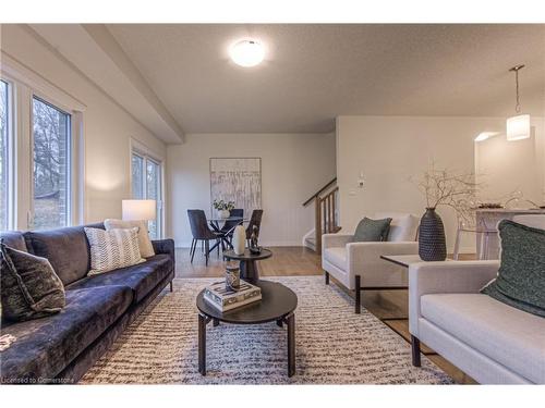 252 Green Gate Boulevard, Cambridge, ON - Indoor Photo Showing Living Room