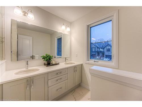 252 Green Gate Boulevard, Cambridge, ON - Indoor Photo Showing Bathroom