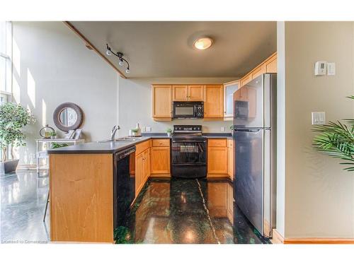 207-3 Father David Bauer Drive, Waterloo, ON - Indoor Photo Showing Kitchen