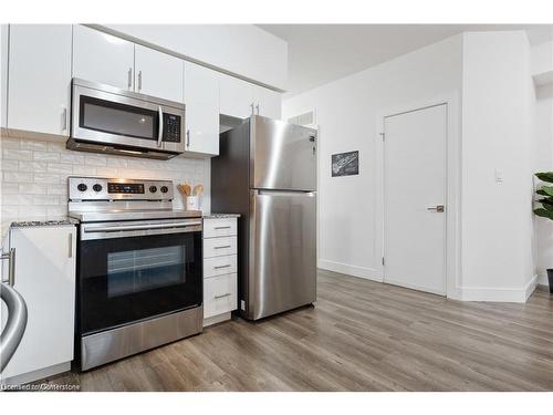 21A-1430 Highland Road W, Kitchener, ON - Indoor Photo Showing Kitchen