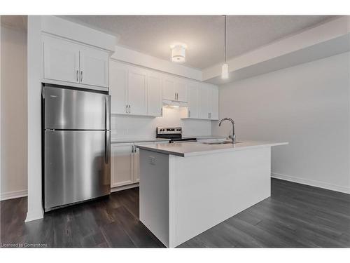 A06-142 Foamflower Place, Waterloo, ON - Indoor Photo Showing Kitchen With Upgraded Kitchen