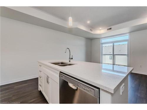 A06-142 Foamflower Place, Waterloo, ON - Indoor Photo Showing Kitchen With Double Sink