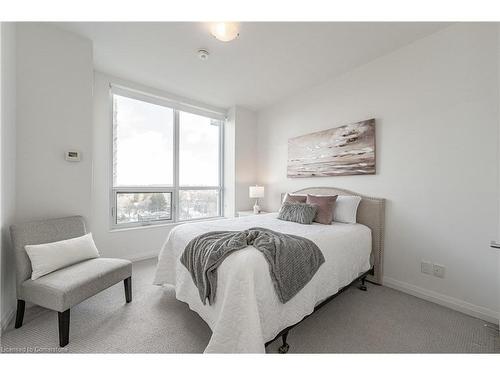 905-155 Caroline Street, Waterloo, ON - Indoor Photo Showing Bedroom