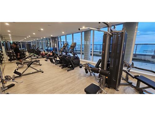 405-370 Martha Street, Burlington, ON - Indoor Photo Showing Gym Room