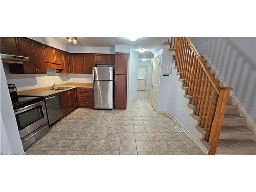 73-535 Margaret Street, Cambridge, ON - Indoor Photo Showing Kitchen With Double Sink