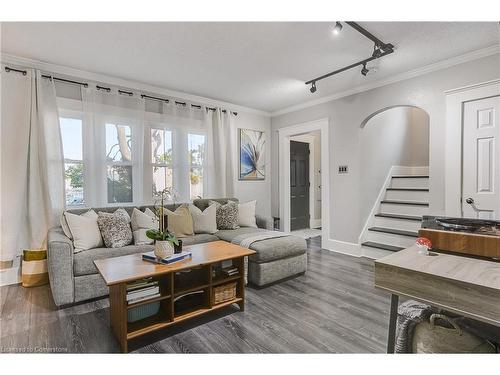 11 Sheldon Avenue S, Kitchener, ON - Indoor Photo Showing Living Room