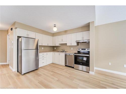 551 Woolgrass Avenue, Waterloo, ON - Indoor Photo Showing Kitchen With Stainless Steel Kitchen