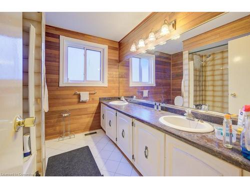 13 Manorcrest Street, Brampton, ON - Indoor Photo Showing Bathroom