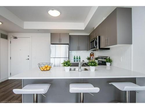 609-103 Roger Street, Waterloo, ON - Indoor Photo Showing Kitchen With Upgraded Kitchen