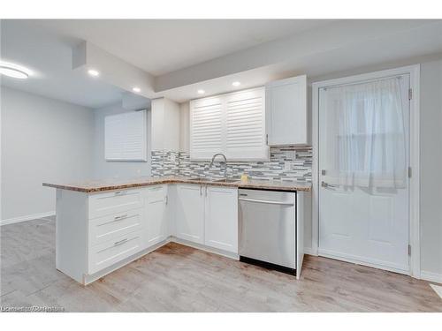 8-78 Bee Street, Woodstock, ON - Indoor Photo Showing Kitchen