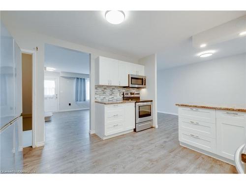 8-78 Bee Street, Woodstock, ON - Indoor Photo Showing Kitchen