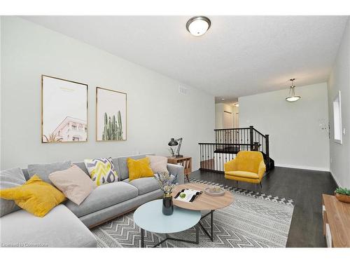 207 Birkinshaw Road, Cambridge, ON - Indoor Photo Showing Living Room