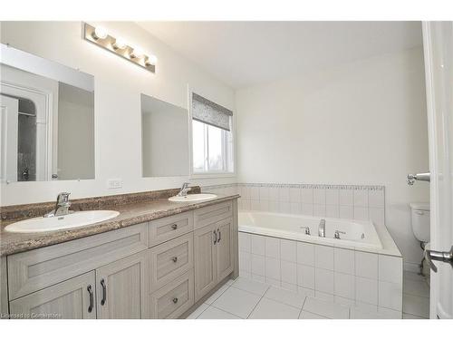 207 Birkinshaw Road, Cambridge, ON - Indoor Photo Showing Bathroom