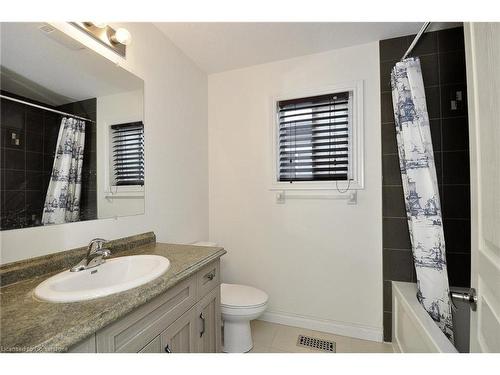 207 Birkinshaw Road, Cambridge, ON - Indoor Photo Showing Bathroom