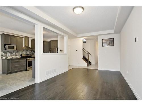 207 Birkinshaw Road, Cambridge, ON - Indoor Photo Showing Kitchen