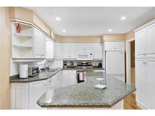 417 Stillmeadow Circle, Waterloo, ON - Indoor Photo Showing Kitchen