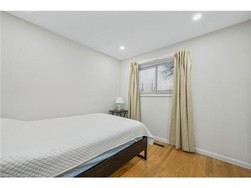 417 Stillmeadow Circle, Waterloo, ON - Indoor Photo Showing Bedroom